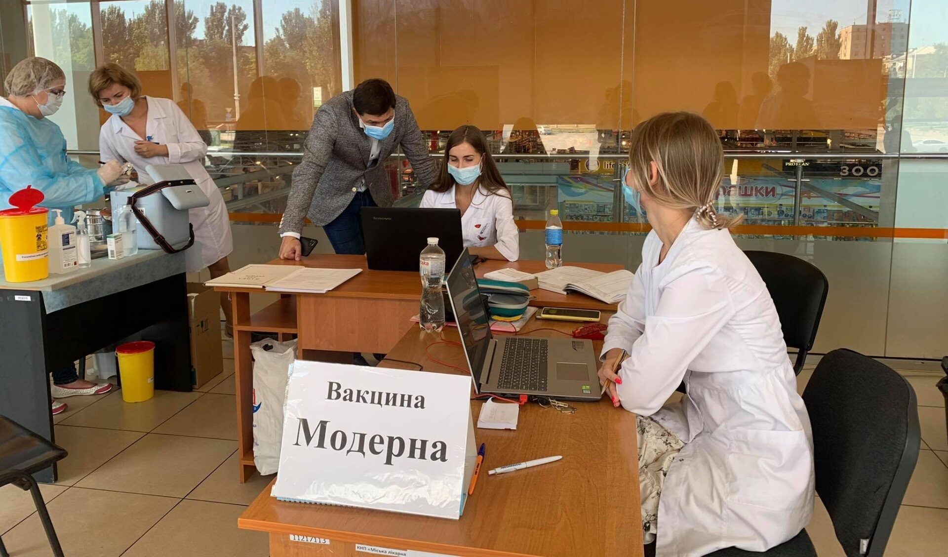 В Запорожской области за сутки от COVID-19 вакцинировали 13 195 человек