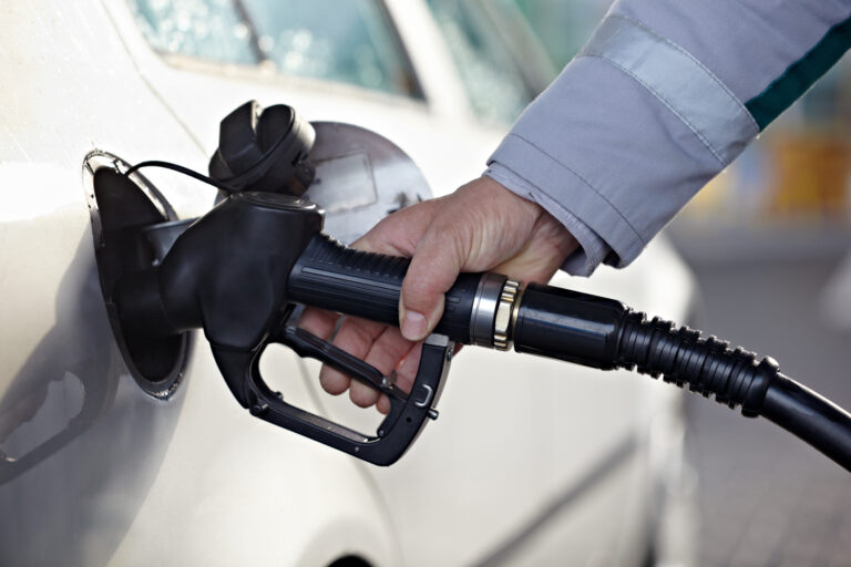 Ціни на бензин у Запоріжжі підскочили: скільки коштує сьогодні