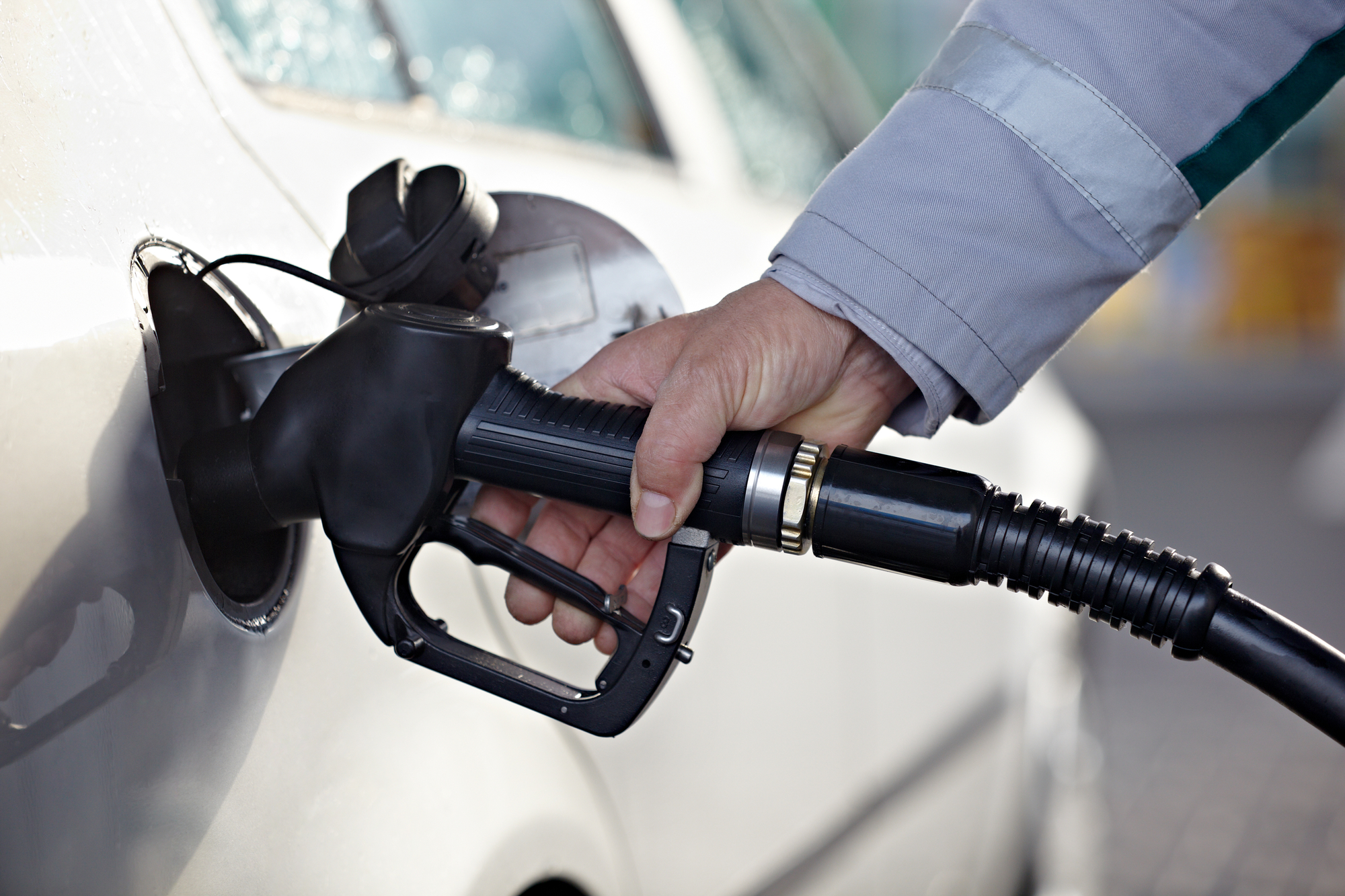 АЗС оштрафуют на полмиллиона гривен за некачественный бензин: подробности