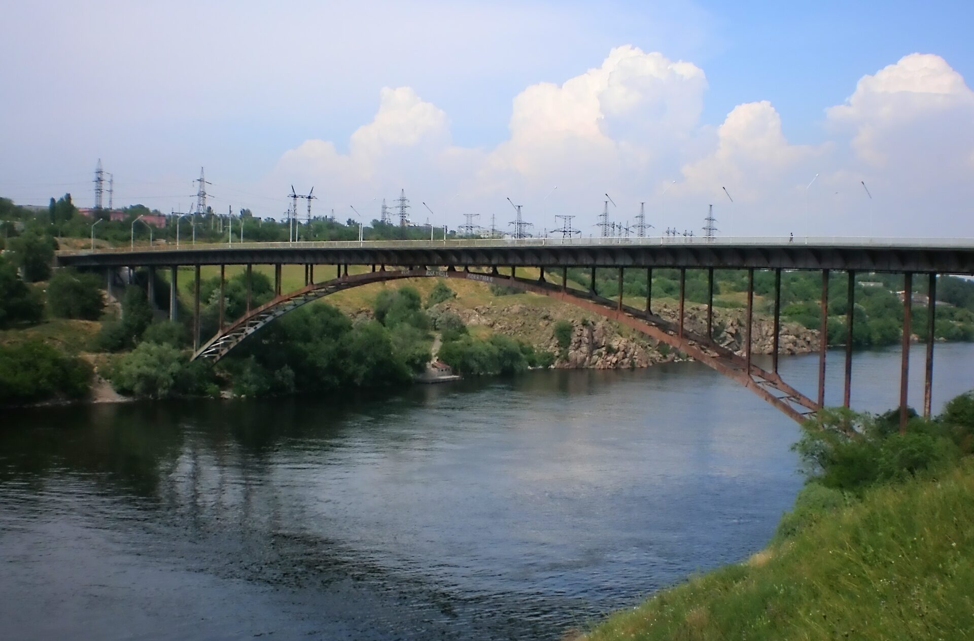 Какому транспорту запретят движение по Арочному мосту в Запорожье