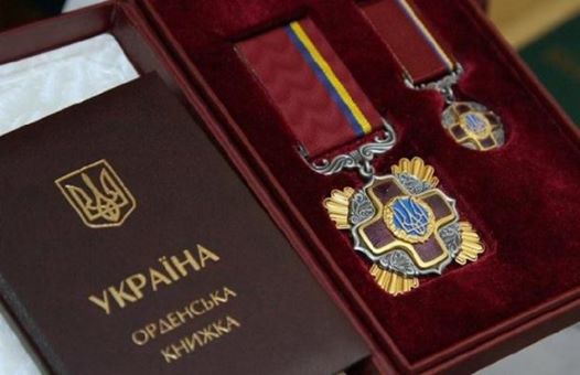 Зеленский наградил трех запорожцев ко Дню защитника Украины