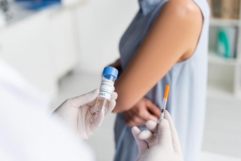 Центры вакцинации в Запорожье откроют в трех “Эпицентрах”
