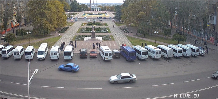 В центре Мелитополя водители маршруток устроили митинг (ВИДЕО)