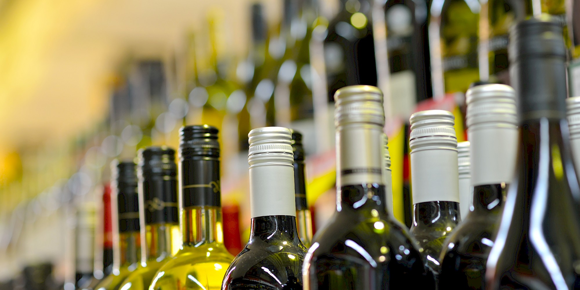Магазини у Запоріжжі змінили час продажу алкоголю: що потрібно знати