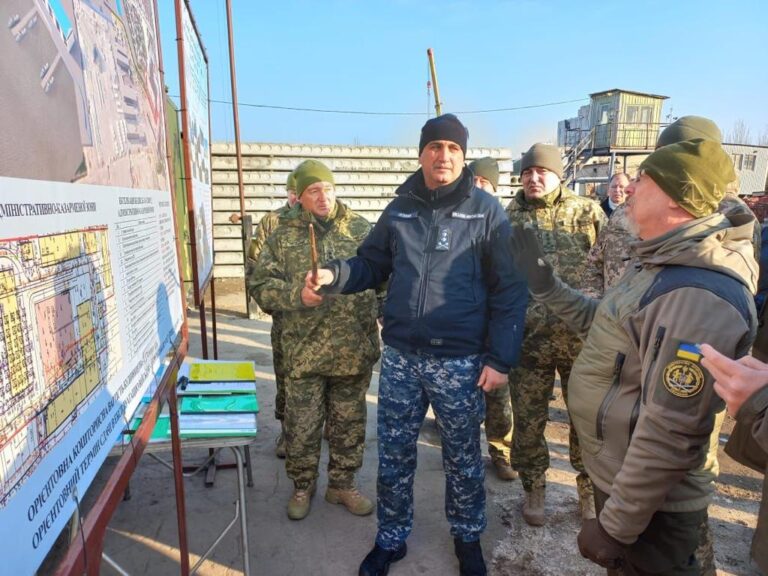 Военные угрозы в Азовском море будет контролировать военно-морская база “Восток”