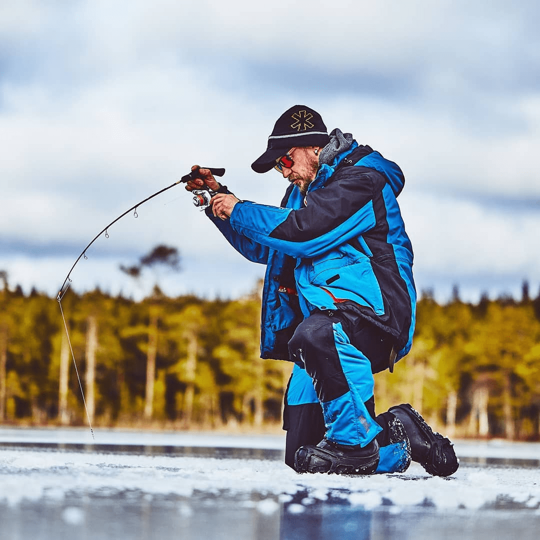 Как выбрать зимний костюм для рыбалки: критерии и плюсы моделей