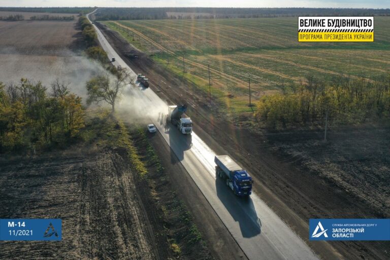 Продолжаются ремонтные работы на дороге международного значения в Запорожской области (ФОТО)