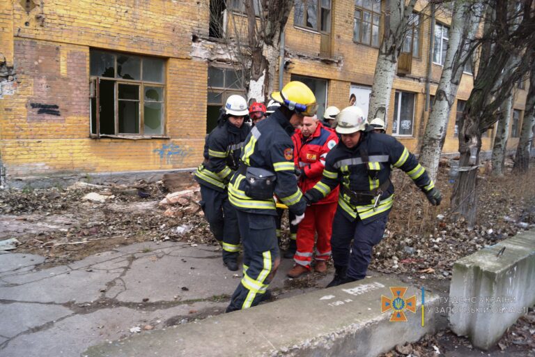 Мужчина рухнул вместе с балконом и умер: инцидент в Александровском районе Запорожья