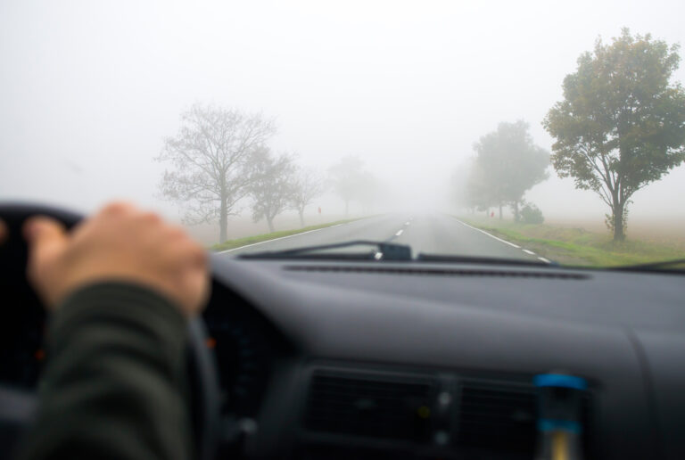 В Запорожье водителей предупреждают о тумане на дорогах