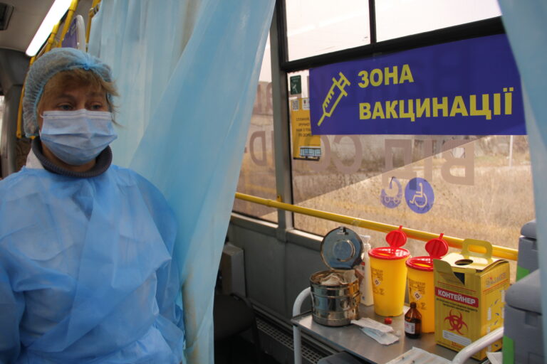 Как можно привиться в «вакцинобусе» в Запорожье (ФОТОРЕПОРТАЖ)