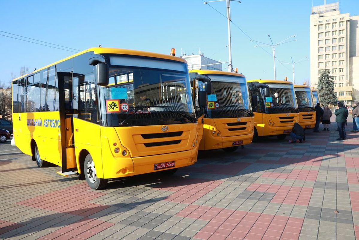 Новые автобусы получили школы в Запорожской области (ФОТО)