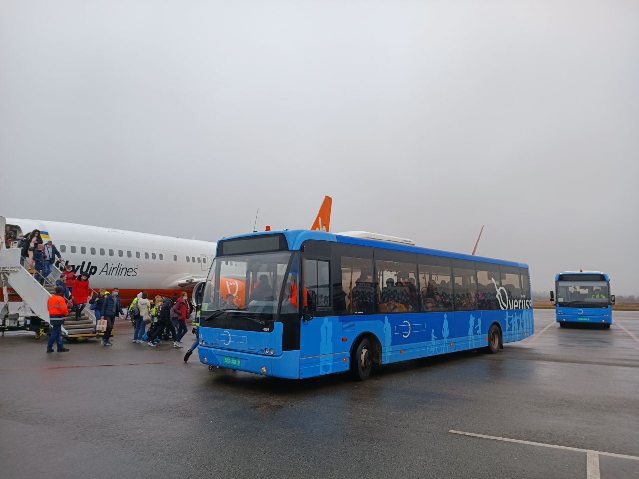 Автобусы в аэропорту Запорожья будут подвозить к самолётам: как они выглядят (ФОТО)