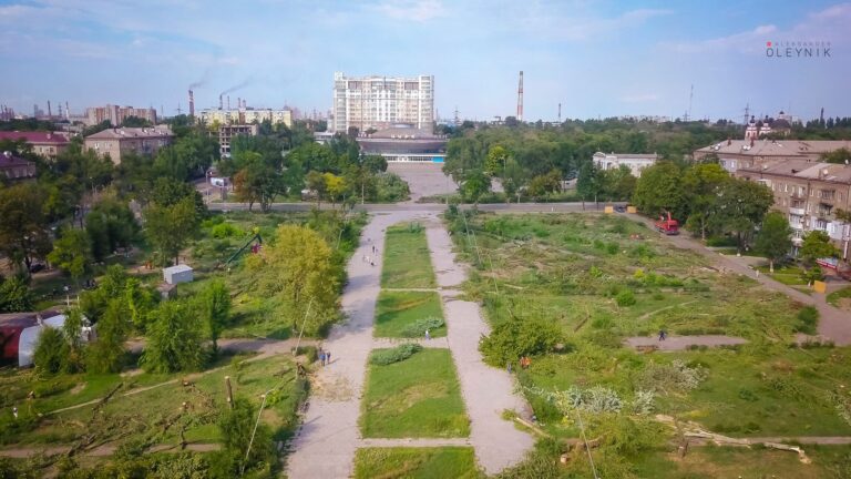Сквер Яланского в Запорожье вернули громаде: появился официальный документ