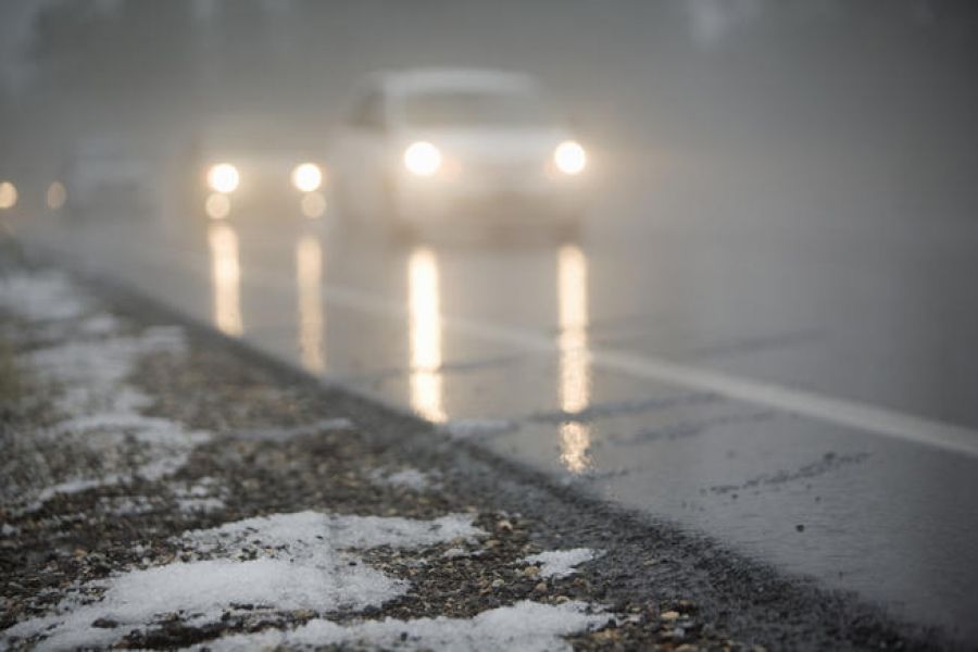 Запорожцев предупреждают о плохой видимости из-за тумана и гололеде на дорогах