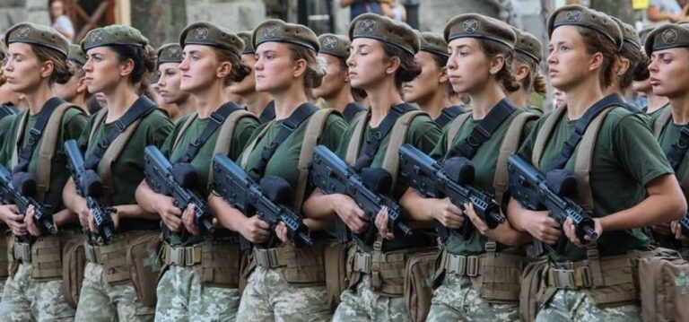 Военный учет для женщин в Украине: Минобороны предлагают сократить список профессий