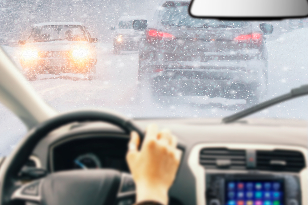 Дороги Запорожской области притрусило снегом: где могут переждать непогоду водители (КАРТА)