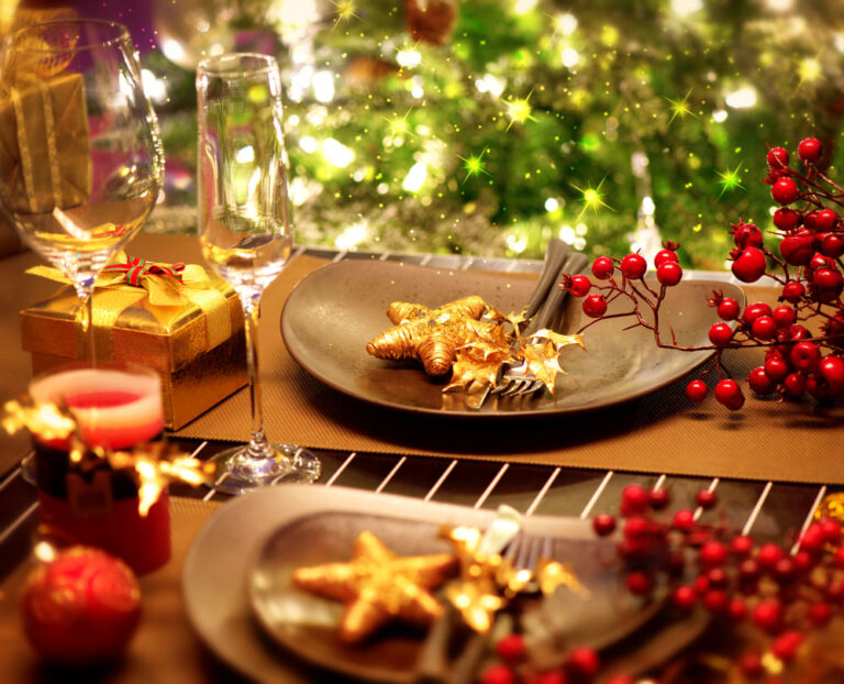 Цена новогоднего стола в Запорожье: во сколько обойдётся «Оливье», сельдь под шубой и шампанское