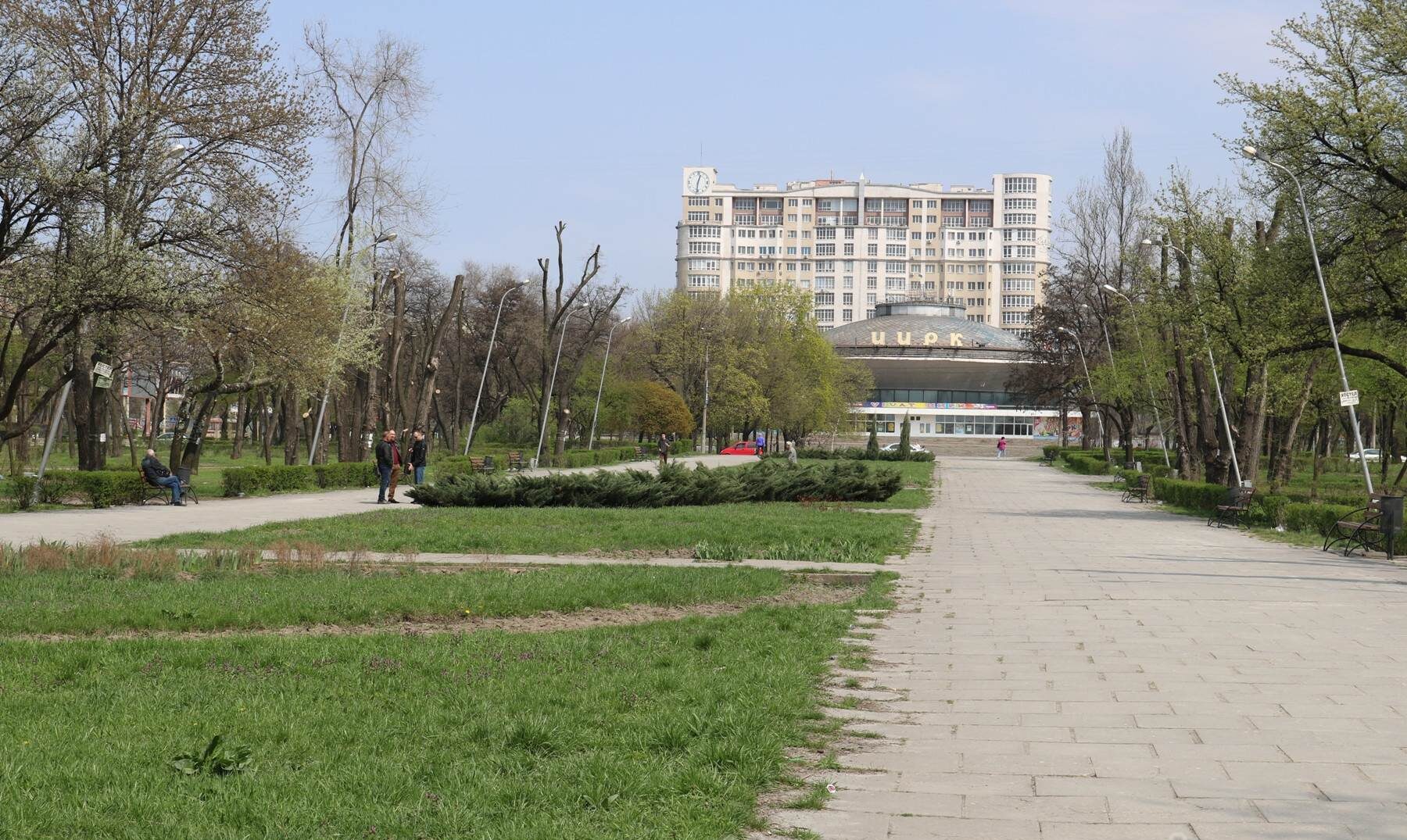 В Запорожье просят сделать современный парк на месте уничтоженного сквера Яланского