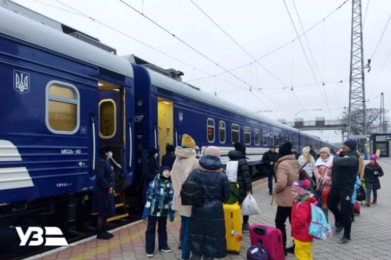 Поезда на Запорожье задерживаются из-за ракетных атак