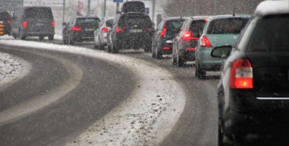 Пробки в Запорожье: из-за погодных условий движение по городу затруднительное (КАРТА)