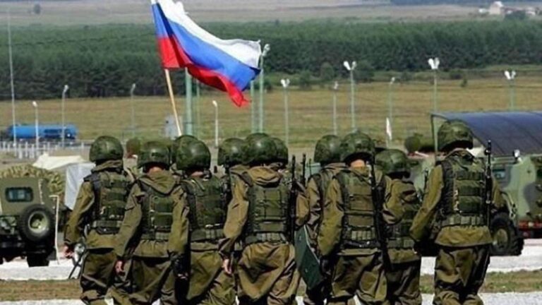 Окупанти в Криму агітують йти в армію рф за контрактом