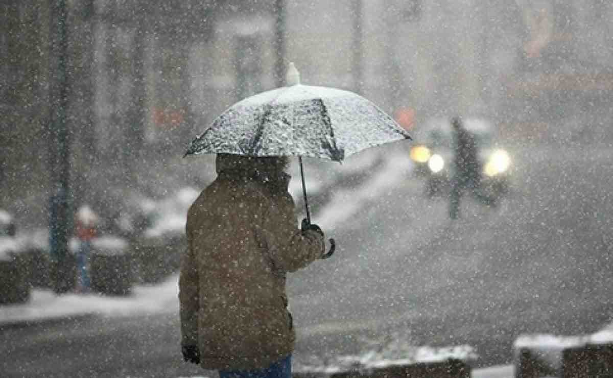 Снег и гололед на дорогах: погода 5 декабря в Запорожье