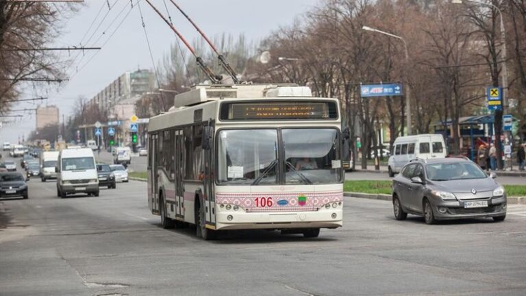Робота громадського транспорту в Запоріжжі 24 лютого: маршрути