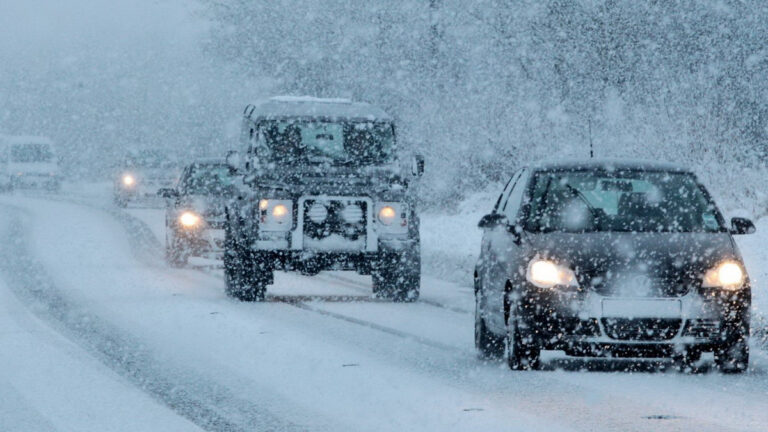 В Запорожье усложняются погодные условия: водителей просят быть внимательными на дорогах