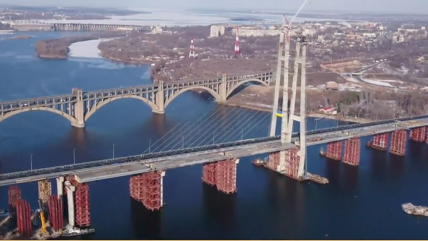 В топ-40 лучших фотографий строительства во всем мире попал снимок вантового моста в Запорожье (ФОТО)