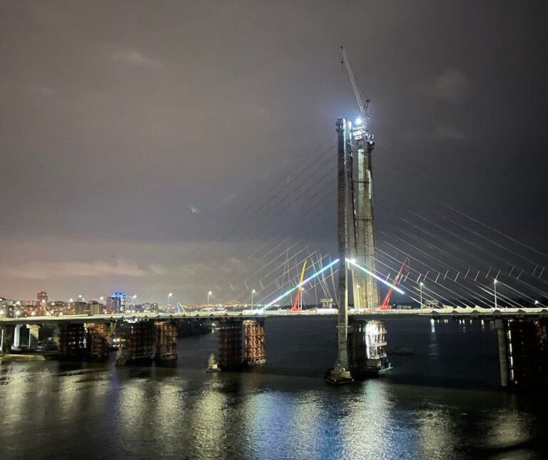 Мостовые переходы через реку в Запорожье обещают достроить в августе, – министр инфраструктуры