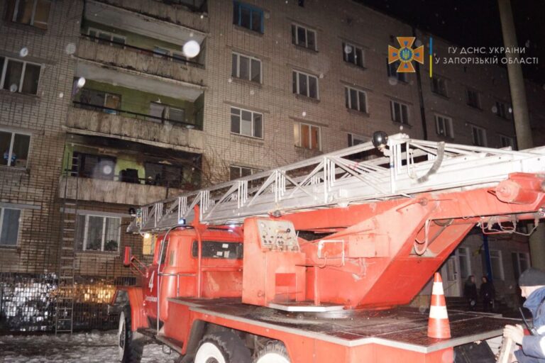 В Запорожье после нового года загорелось общежитие: пожарные спасли 28 человек