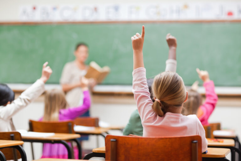 Обучение в школах Запорожья хотят возобновить с 1 сентября, – ЗОВА