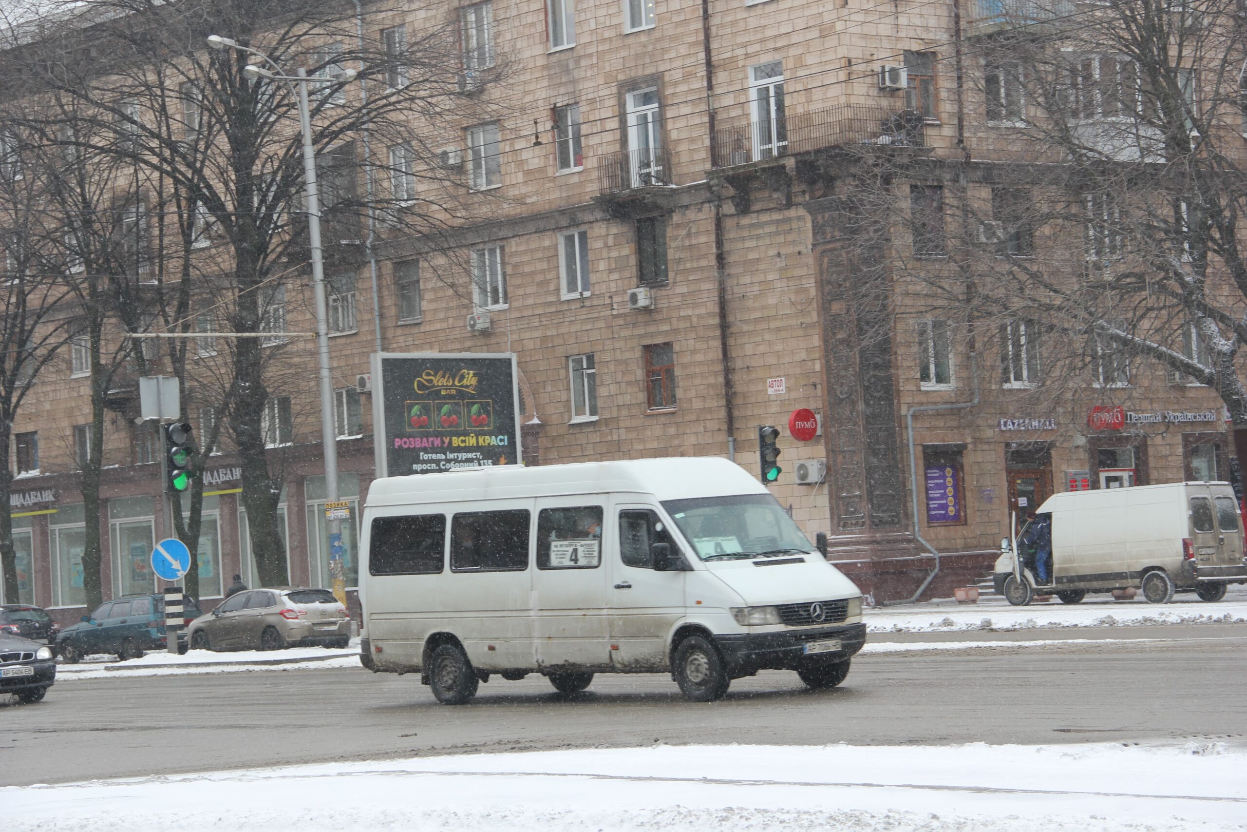 В Запорожье проверят маршрутки после инцидента с отказом в льготном проезде