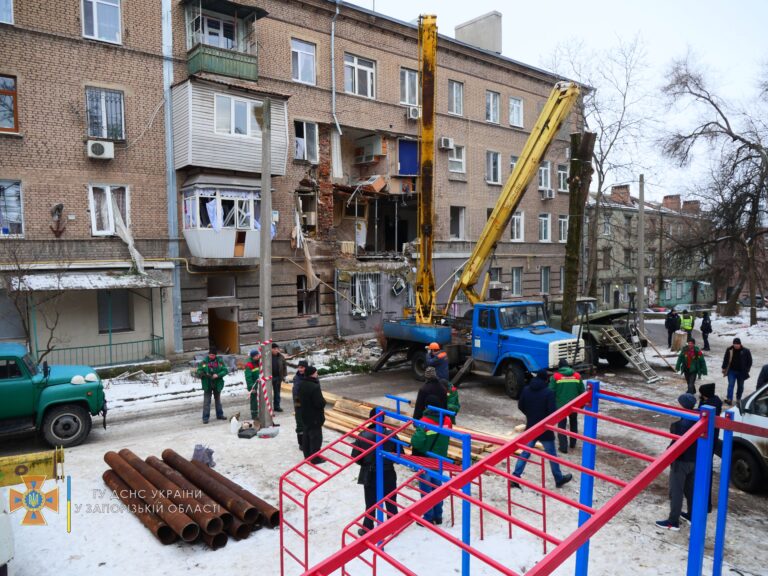 В Запорожье продолжают ликвидировать последствия взрыва в доме: часть жильцов уже вернулись в свои квартиры (ФОТО)