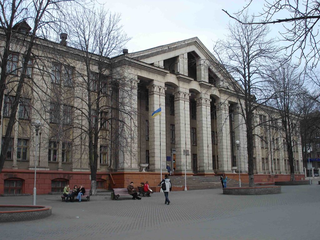Скандал в запорожском колледже: преподавателя обвинили в домогательствах к студенткам