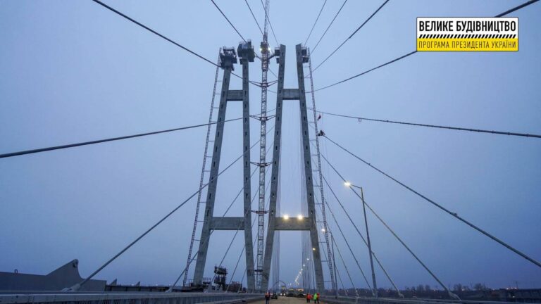 Как выглядит вантовый мост в Запорожье за несколько дней до открытия (ФОТО)