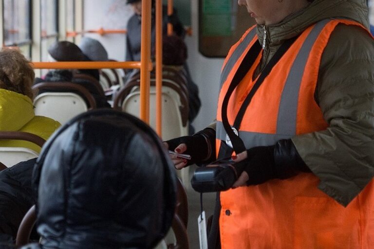 Запорожцы просят вернуть кондукторов в общественный транспорт – петиции