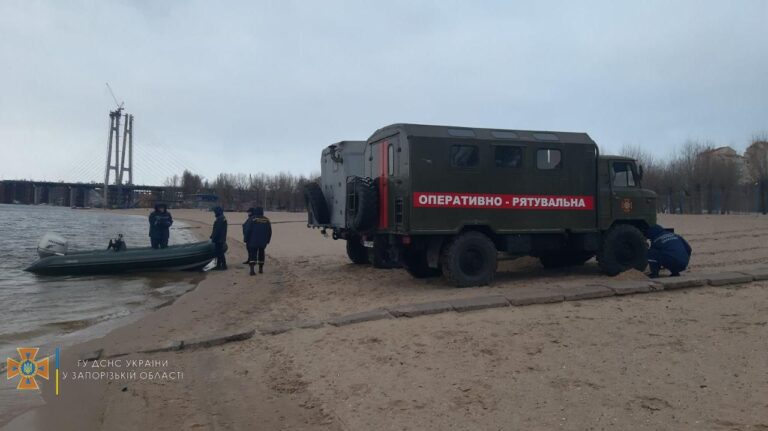 На Центральном пляже в Запорожье спасатели будут дежурить ночью