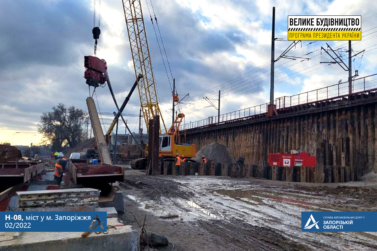 В Запорожье продолжаются работы на мосту через Днепр: что уже сделали (ФОТО)