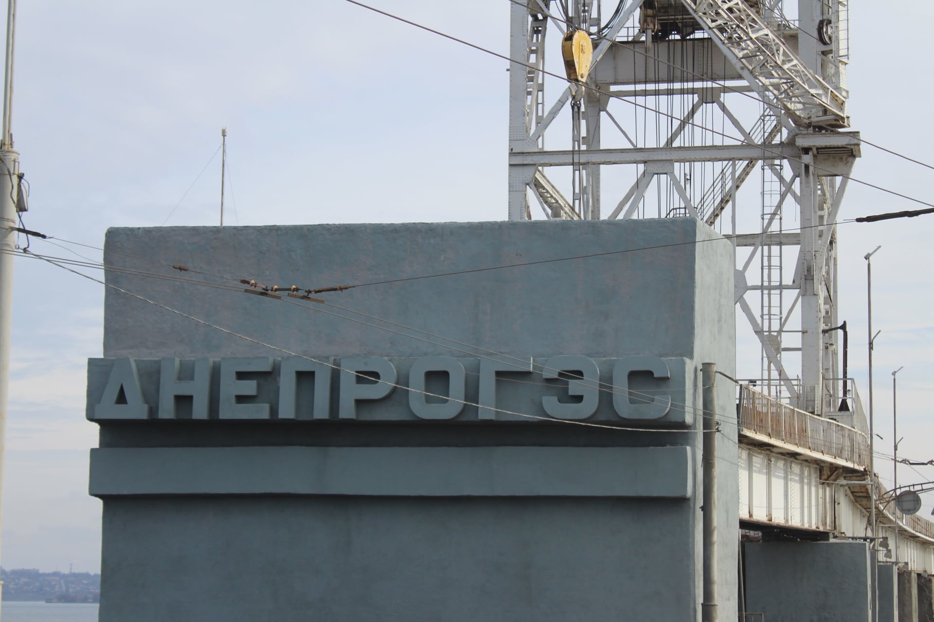 Оккупанты ударили по Днепровской ГЭС в Запорожье