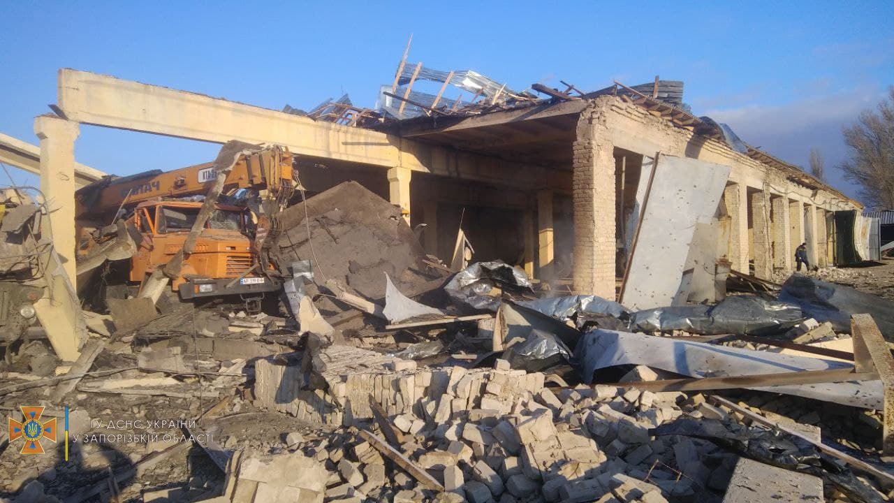 Оккупанты в Запорожской области обстреляли Аварийно-спасательную часть ГСЧС (ФОТО)