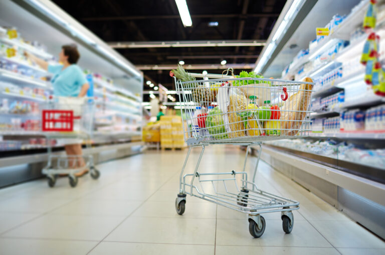 Запорожцы жалуются на завышение цен в магазинах