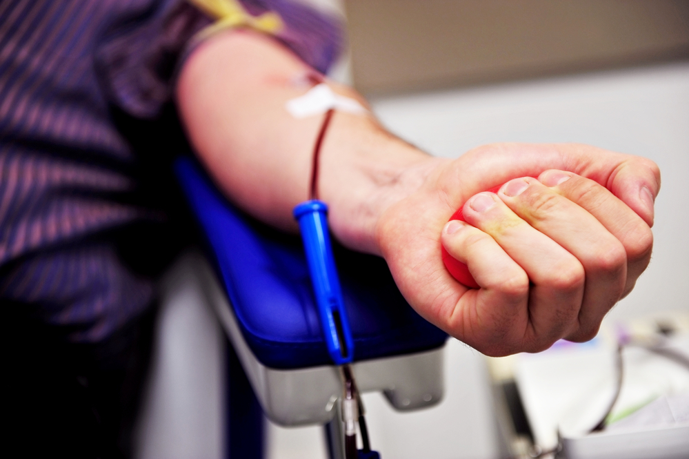Запоріжців просять здати кров на донорство з негативним резусом: як допомогти
