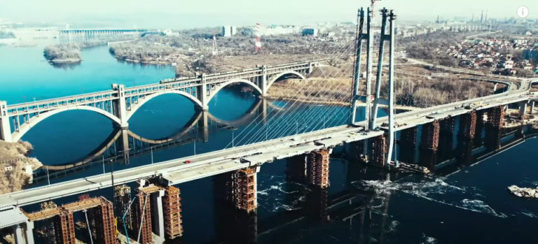 Как выглядит вантовый мост в Запорожье после открытия (ВИДЕО)