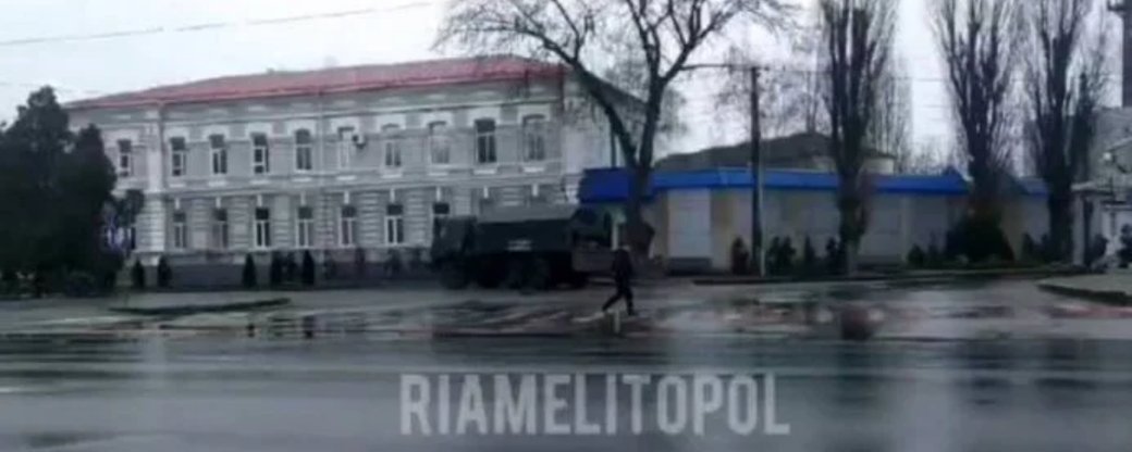 Военная техника  РФ уже в Мелитополе, в городе идут бои (ФОТО)
