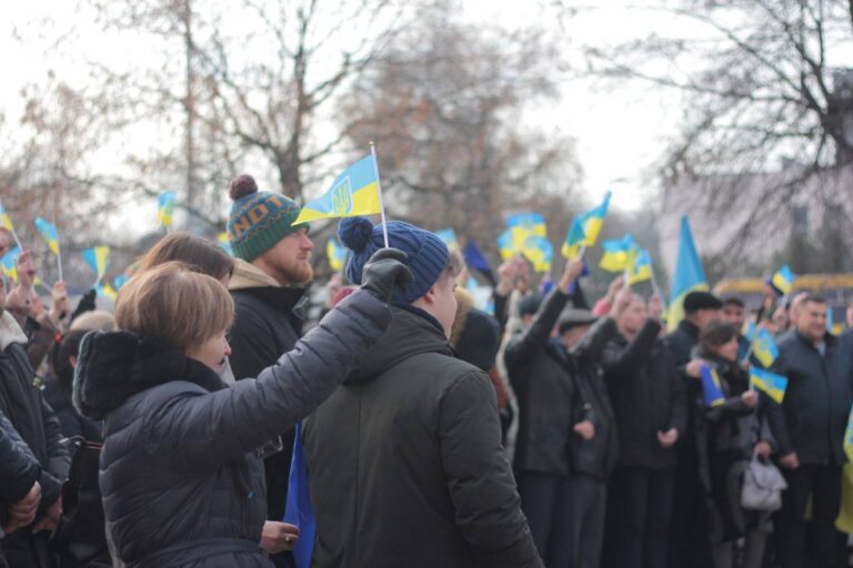 “День єдності України”: сотни запорожцев присоединились ко всеукраинскому флешмобу (ФОТО, ВИДЕО)