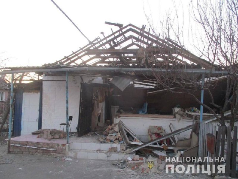 Российские оккупанты обстреляли Орехов: полиция показала фото повреждённых домов