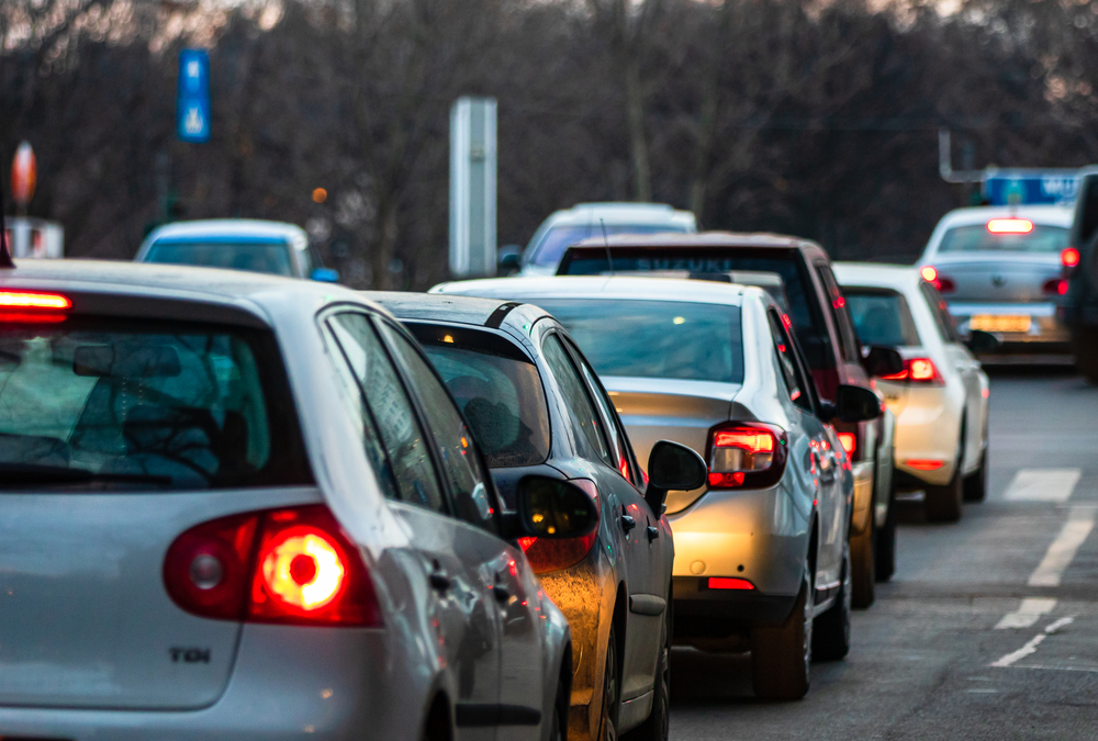 Дорога между Бердянском и Запорожьем закрыта: 300 автомобилей застряли на трассе
