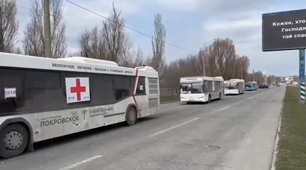 Российские оккупанты задержали эвакуационные автобусы из Запорожья на Мариуполь