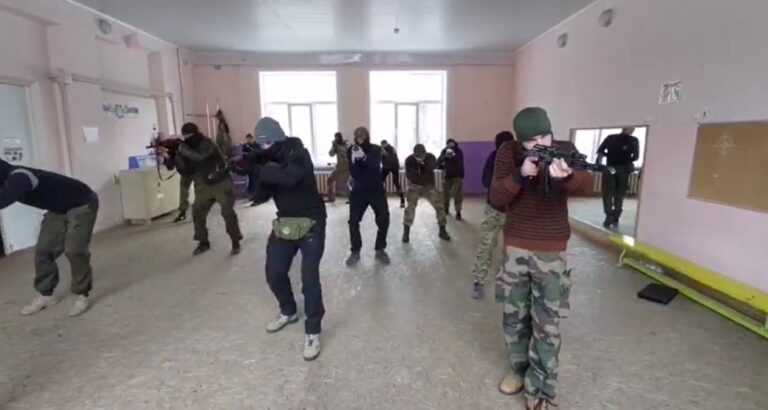 В Запорожье тренируют добровольческие подразделения “Азова”  (ВИДЕО)